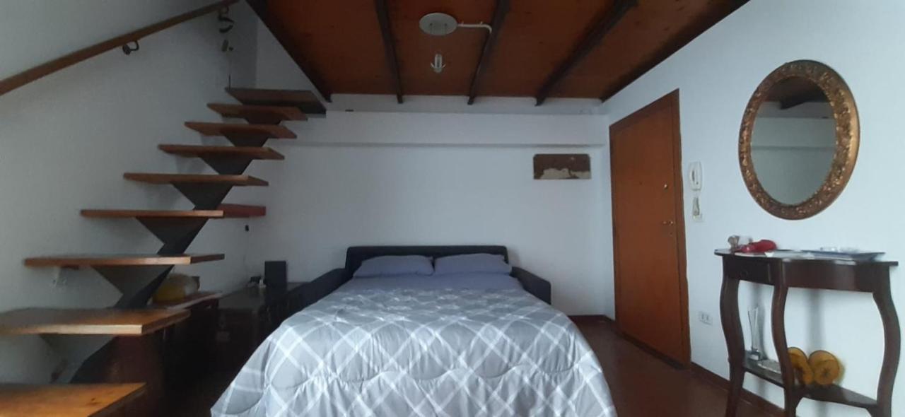La Casa Sul Como Наполи Екстериор снимка